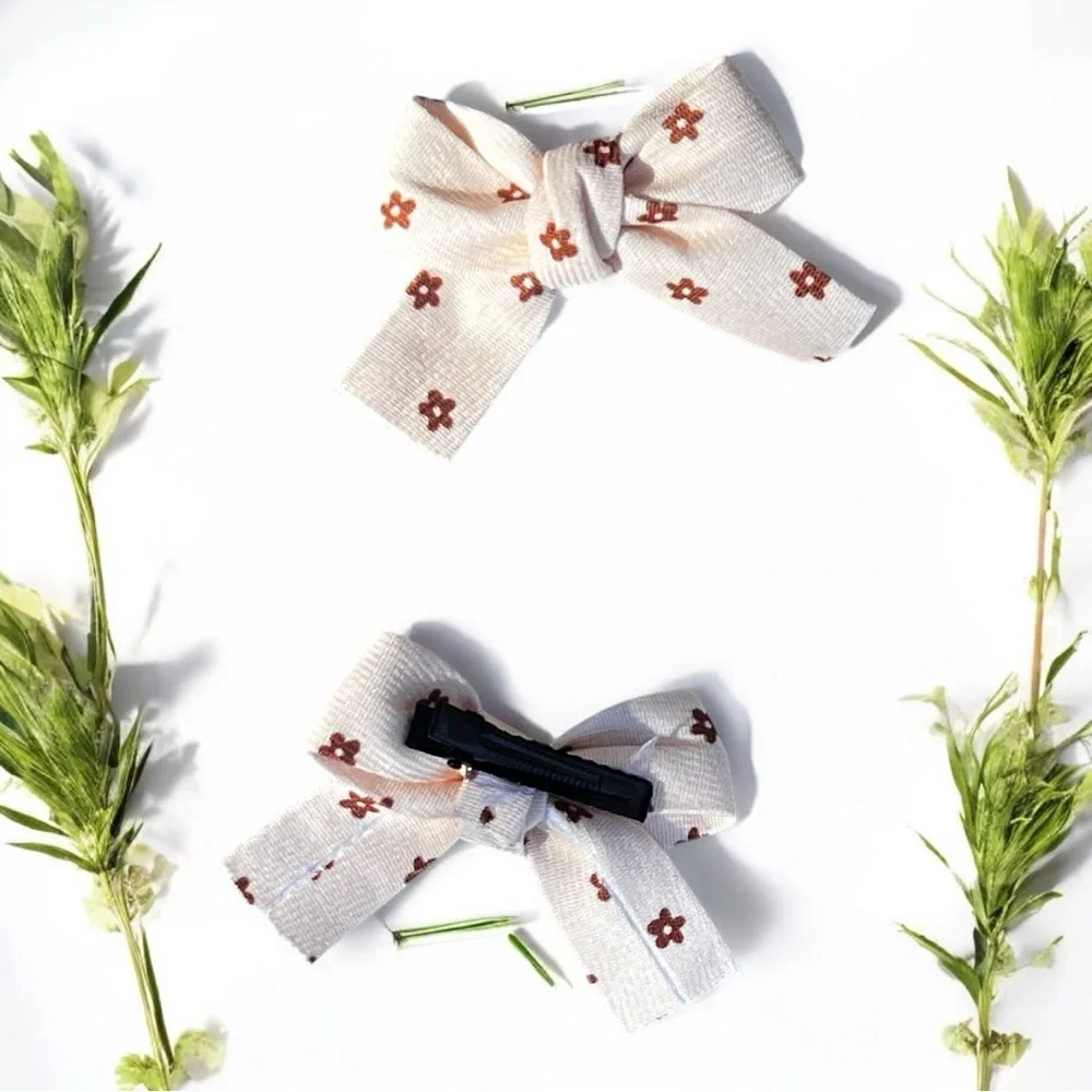 Adorable Spring cream color with flowers printed Hair Bows Set NWT